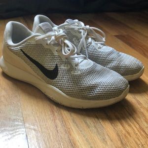 Nike Tennis Shoes